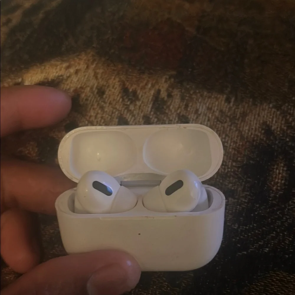 White Wireless Earbuds Case